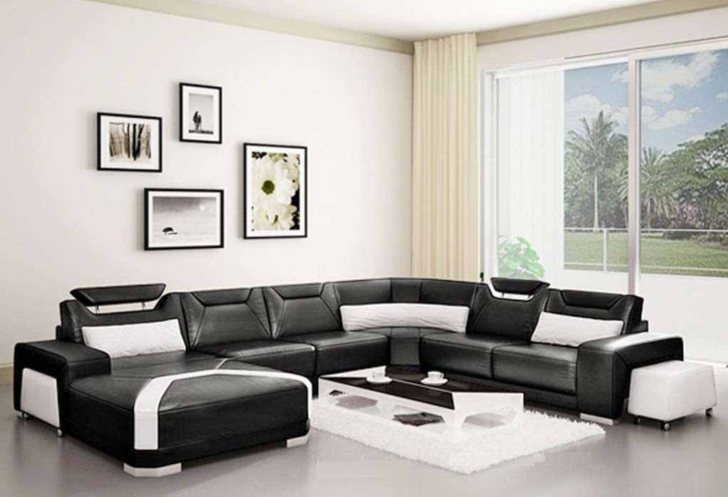  Ruang  tamu  rumah modern masakini dengan sofa warna  hitam  